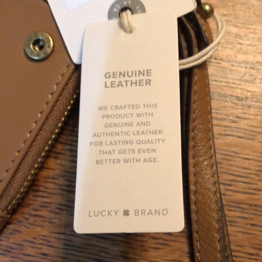 Lucky Brand Card Wallet - Picture 11 of 11